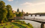 Zelený ostrov na Vltavě v Praze v letním podvečeru