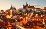 Kavárna s výhledem na pražské střechy a věže