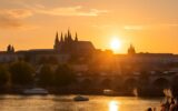 Konec léta v Praze – večerní atmosféra na náplavce u Vltavy