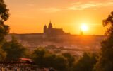 Riegrovy sady v Praze při západu slunce s výhledem na Pražský hrad
