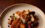 Chod degustačního menu v pražské restauraci